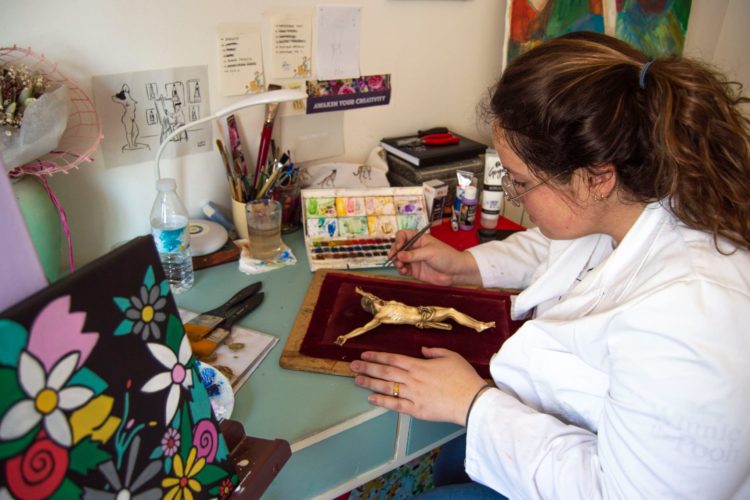 Lola Lobato, joven pintora rondeña: «En tiempos de pandemia muchas personas se han refugiado en el arte»
