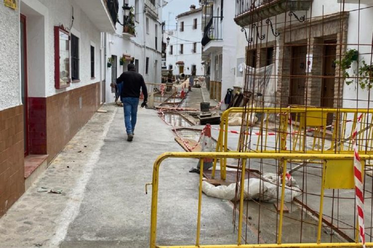 La Diputación de Málaga invierte 97.000 euros para el arreglo de calles en Algatocín y Benadalid