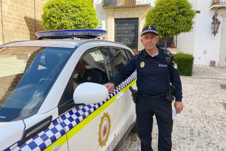 Juan Gutiérrez, el policía local amante de la naturaleza y de los caballos, se jubila tras 36 años de servicio
