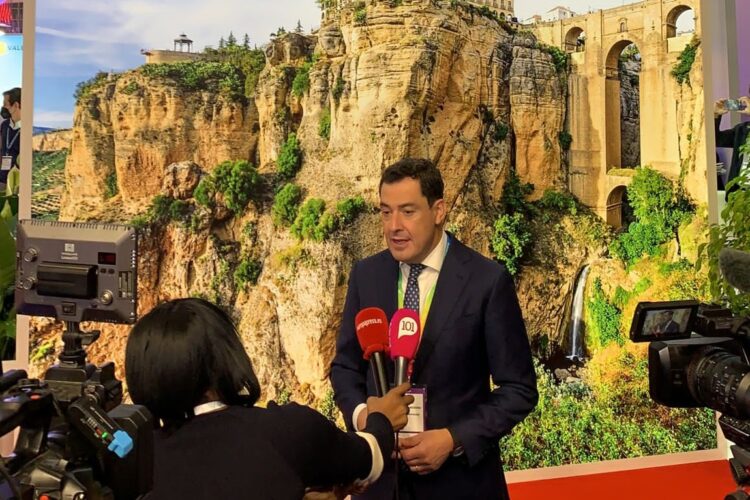 Juanma Moreno destaca en Londres el potencial del turismo andaluz con el Tajo de Ronda como escenario