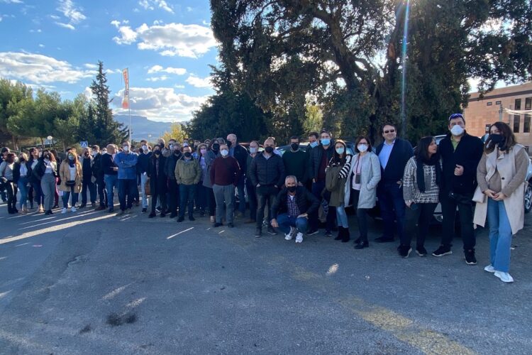 Cerca de 200 trabajadores de Unicaja se desplazan a Málaga para manifestarse contra el despido de más de 1.500 empleados