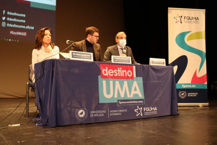 Casi 300 estudiantes de secundaria participan en una nueva edición de ‘Destino UMA’ para conocer la oferta académica de la Universidad de Málaga