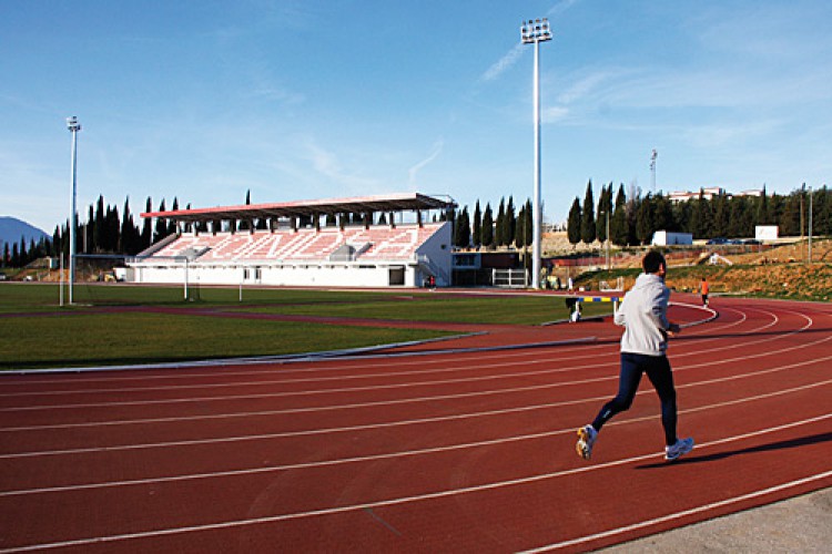El Ayuntamiento destina cerca de 300.000 euros para renovar 2.500 metros de las pistas de atletismo de la Ciudad Deportiva