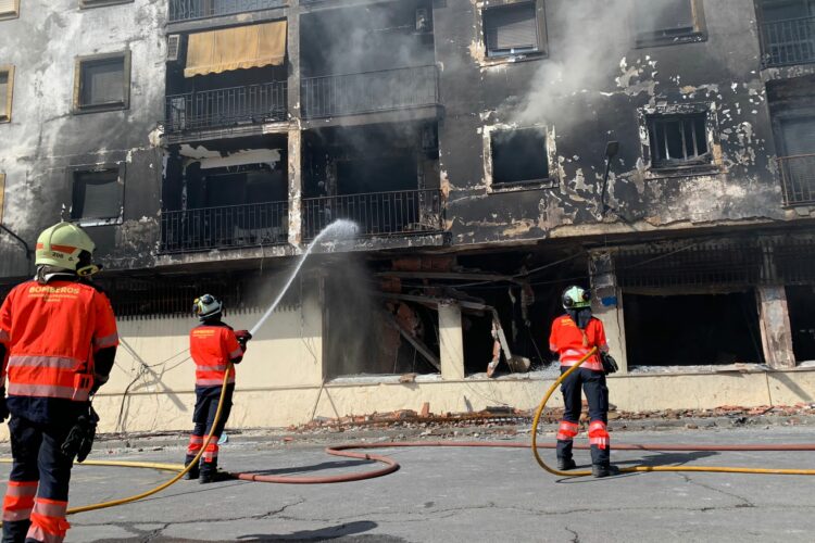 Los vecinos del edificio incendiado agradecen al Ayuntamiento y a los cuerpos de seguridad su apoyo en «momentos tan difíciles»