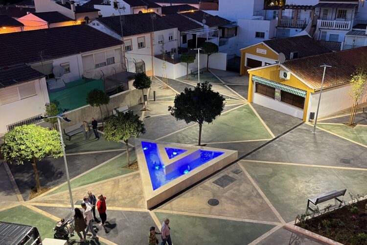 El Ayuntamiento inaugura la plaza de La Madre, en San Cristóbal, tras su remodelación