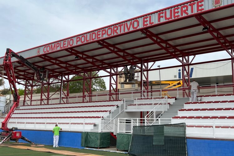 El Ayuntamiento finaliza las obras de instalación de la cubierta del campo de fútbol de El Fuerte