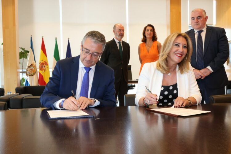 La Diputación y la Junta de Andalucía instalarán cajeros automáticos en pueblos sin oficinas bancarias