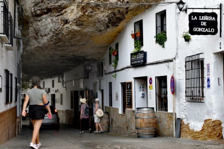 La Junta de Andalucía declara a Setenil de las Bodegas ‘Municipio Turístico’