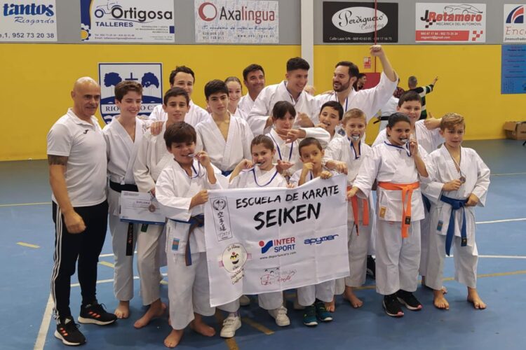 Los alumnos de la Escuela de Kárate Seiken lograron ocho medallas en el Trofeo Promesas de Ríogordo
