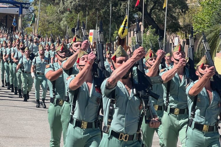La Legión de Ronda celebra el día de la Patrona de Infantería, la Virgen de la Inmaculada, con una parada militar