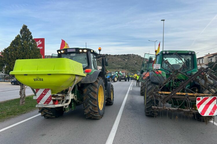 Los agricultores cortan la carretera Ronda-Campillos en otra jornada de protestas