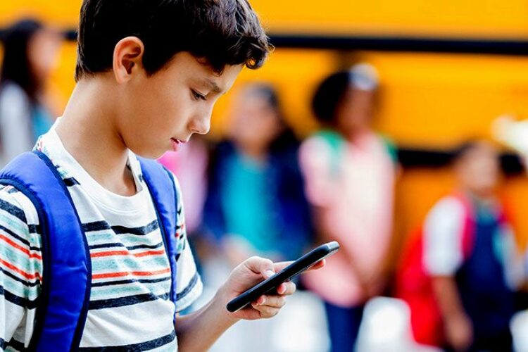 La Junta aumentará las restricciones sobre el uso del móvil en las aulas