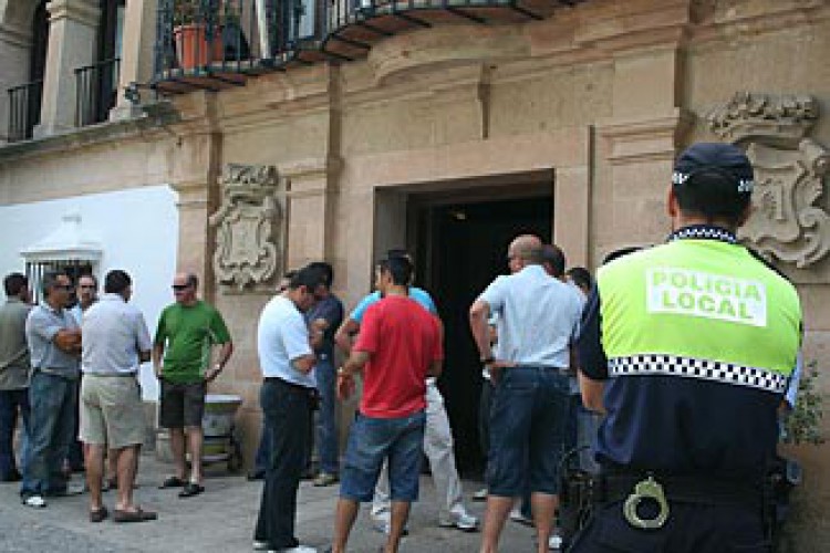 Policías Locales piden el regreso de un compañero destinado en Montecorto