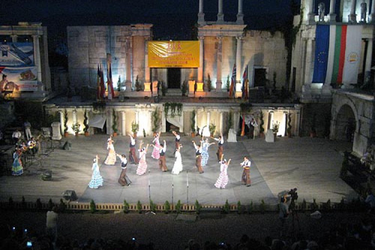 Los Coros y Danzas cosechan un nuevo éxito en Bulgaria