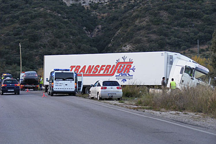 Espectacular accidente en la carretera de Benaoján