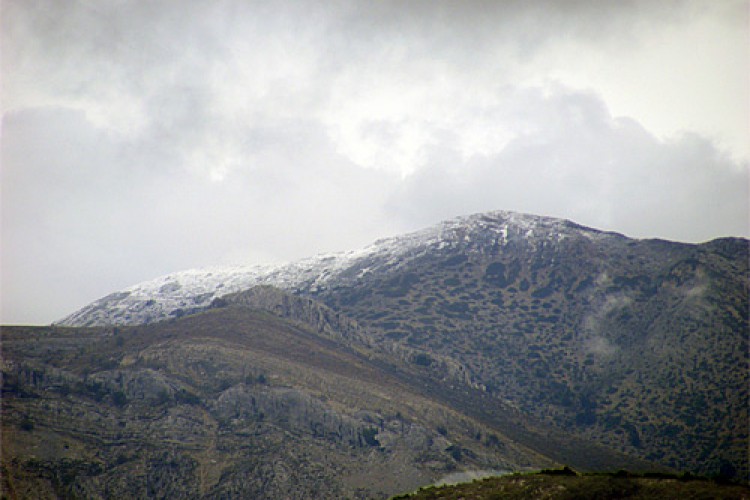 Llegan los primeros copos a las cumbres de La Serranía