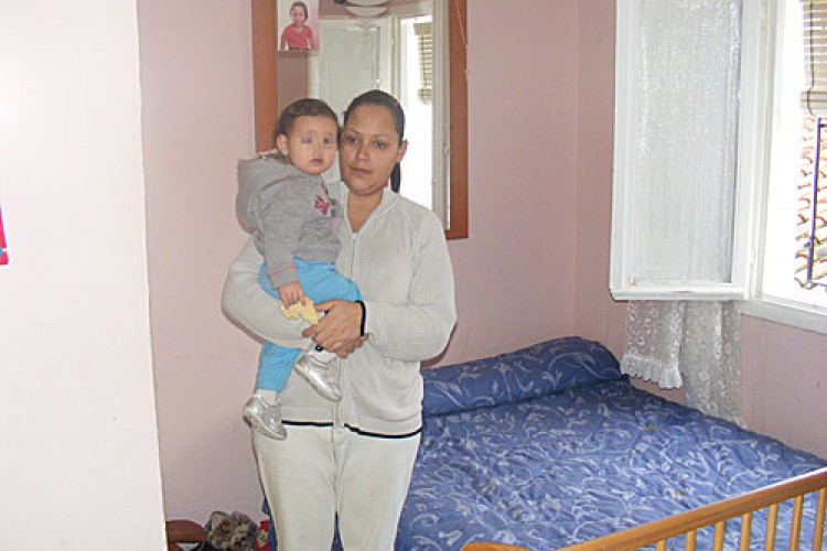 Una mujer reclama una vivienda social tras seis años en lista de espera