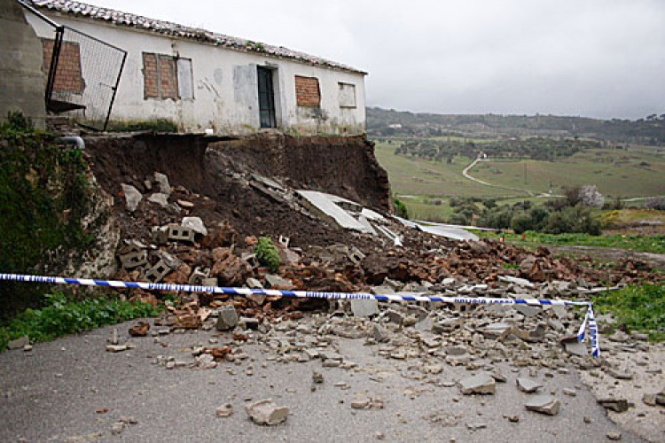 Ronda sufre las consecuencias del temporal de lluvia y viento