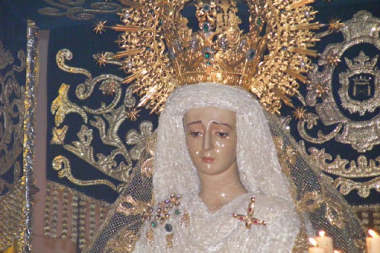 La ‘Novia de Ronda’ procesiona ante miles de personas
