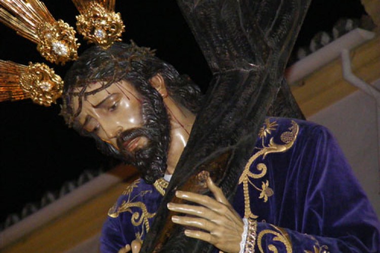 Ronda se vuelca con su Nazareno tras dos años sin completar su desfile procesional