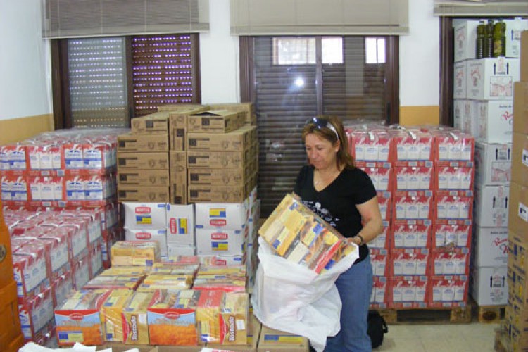 El Ayuntamiento comienza el reparto de 7.000 kilos de alimentos