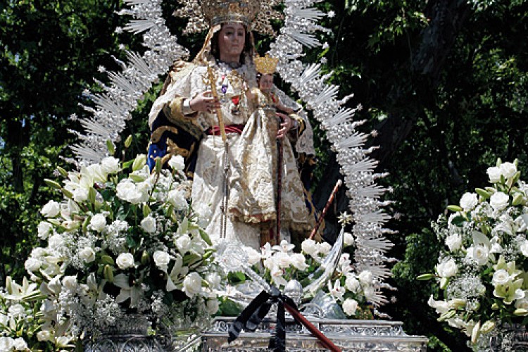 La Patrona de Ronda brilló en su salida procesional por la ciudad