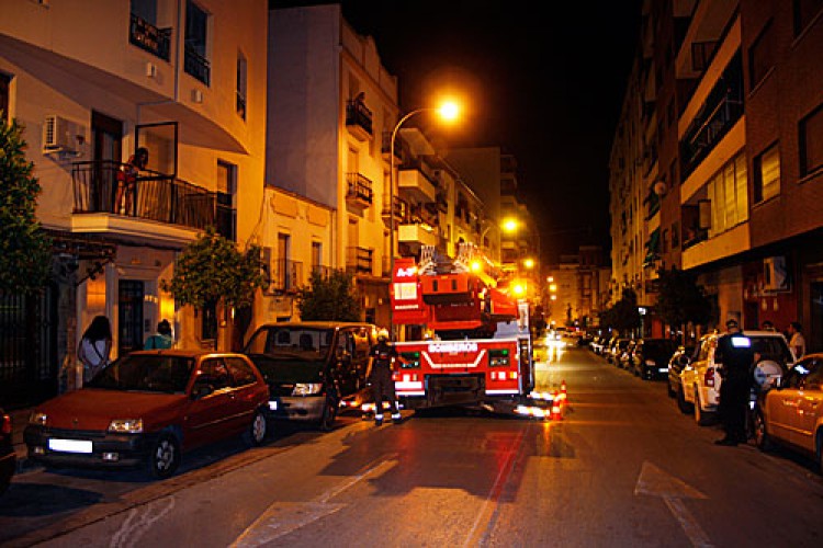 Alarma por un fuerte olor a quemado en la calle Jerez