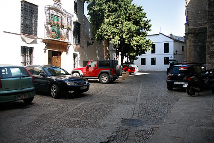 Oposición vecinal a que una calle condicione tener parking gratis en El Castillo