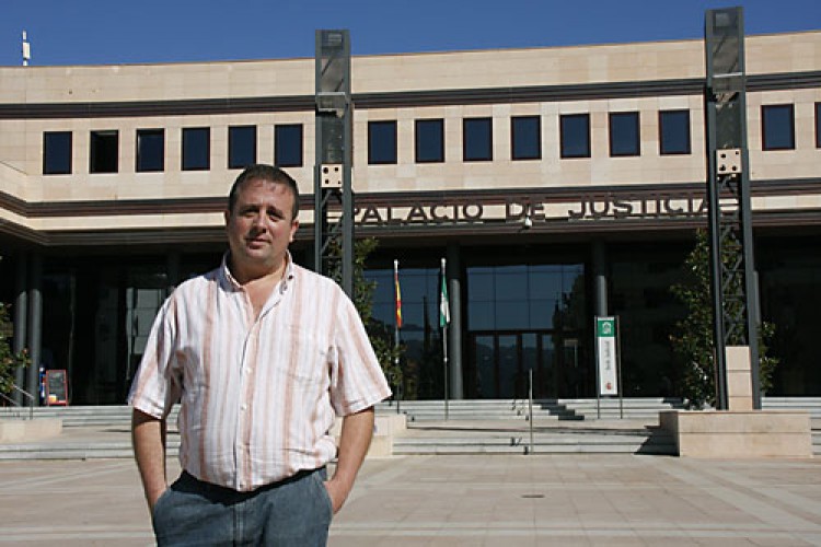 El alcalde justifica su actuación en Los Merinos