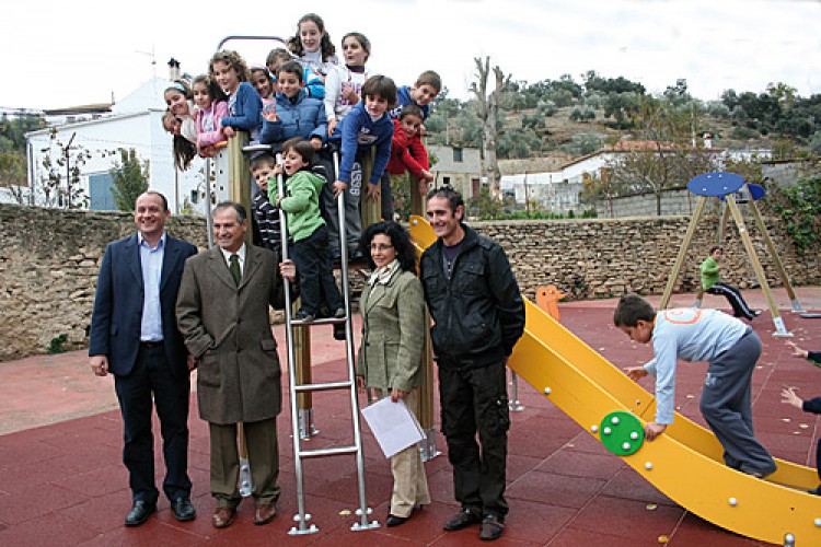 Inaugurado un parque infantil en Los Prados