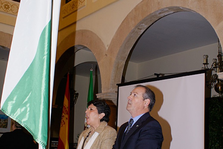 El alcalde alude a los valores andalucistas en el día de la comunidad