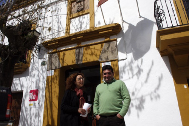 El alcalde de Gaucín, Francisco Ruiz, dice que está de vacaciones y no desaparecido