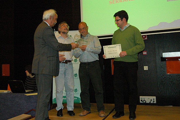 La Editorial La Serranía recoge el premio «Collado Sur» a la mejor publicación de montaña