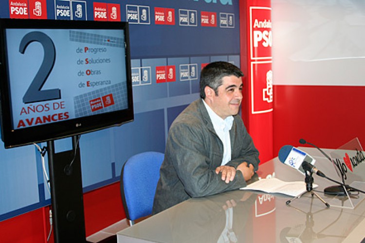 El secretario de organización del PSOE pide a Rafael Ruiz que se rebaje en un 50% su salario