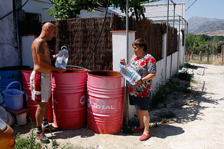 Los vecinos de Hoyo Tabares siguen sin agua potable tras cuatro años de lucha