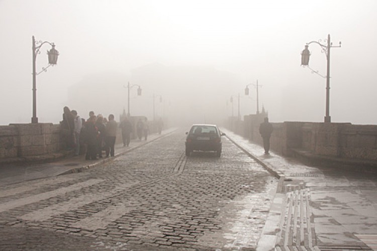 Ronda se despierta envuelta en una densa capa de niebla