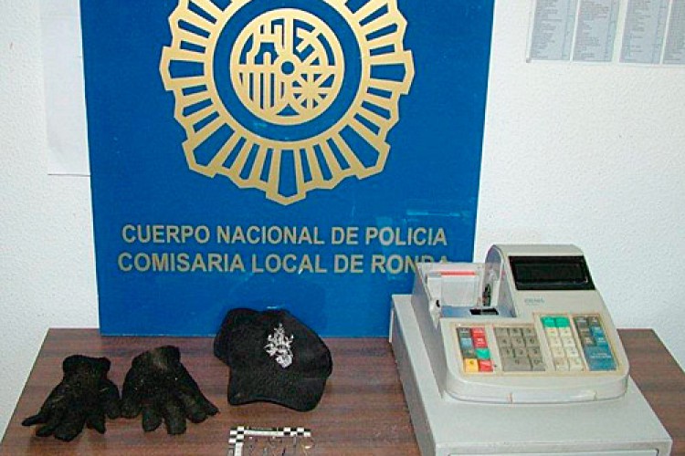 Detienen al presunto autor de 16 robos en comercios de la Dehesa