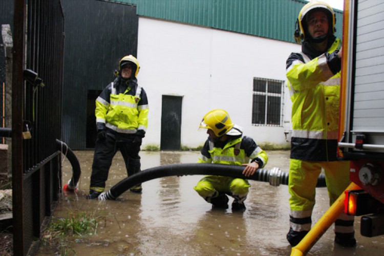 Las lluvias provocan las primeras inundaciones en naves del polígono industrial