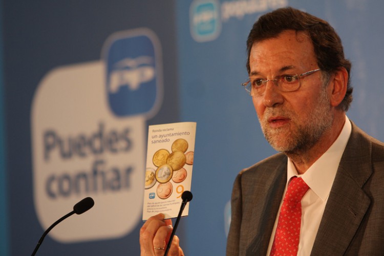 Rajoy arropa a Mari Paz Fernández en un multitudinario mitin