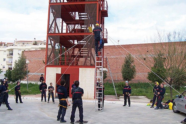 Cursos especializados contra incendios para profesionales y colectivos