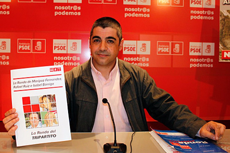 El PSOE denuncia un pacto de gobierno entre PP, PA e IU