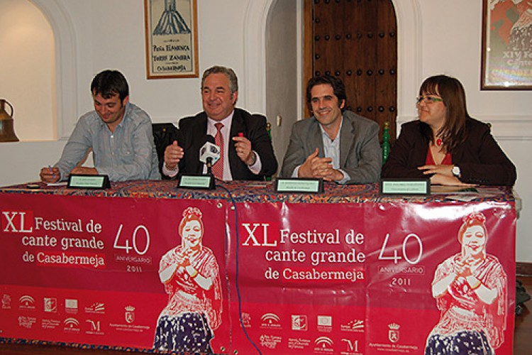 Salvador Pendón asiste a la presentación de la XL edición del Festival de Cante Grande de Casabermej