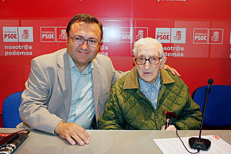 El PSOE recibe a su militante de más edad