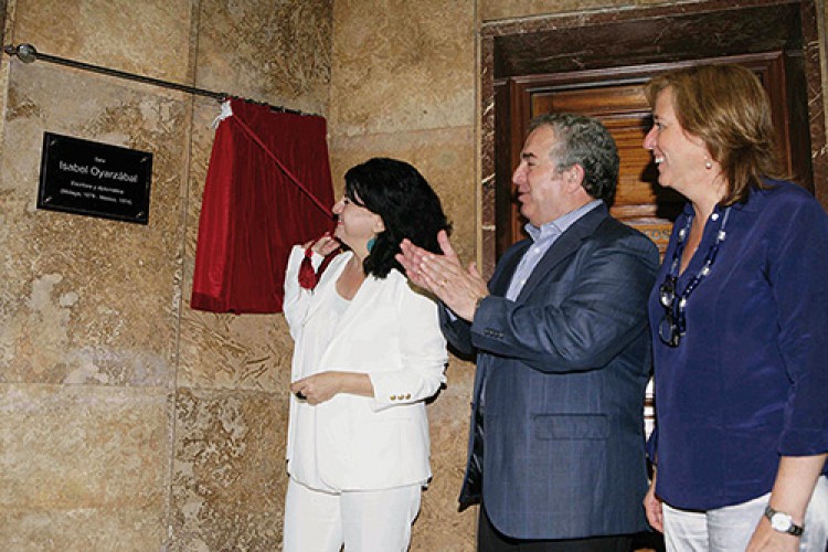 El presidente de la Diputación inaugura la ‘Sala Isabel Oyarzábal’