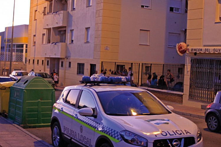 Un hombre amenaza con prender fuego a los vehículos de sus vecinos en el Olivar de las Monjas