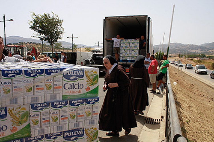 La Diputación y Bancosol reparten más de 75.000 litros de leche entre familias sin recursos