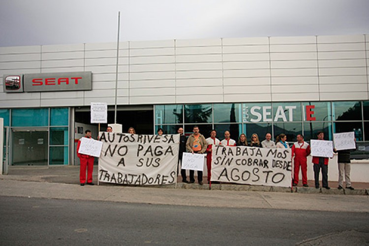 Los empleados de Seat se concentran para pedir el pago de tres nóminas atrasadas