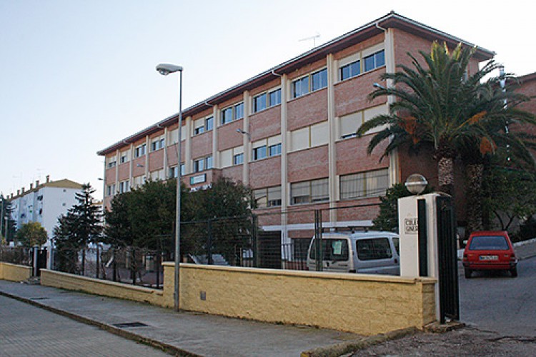 El Ayuntamiento crea un centro de enseñanzas artísticas en el antiguo colegio Giner de los Ríos.