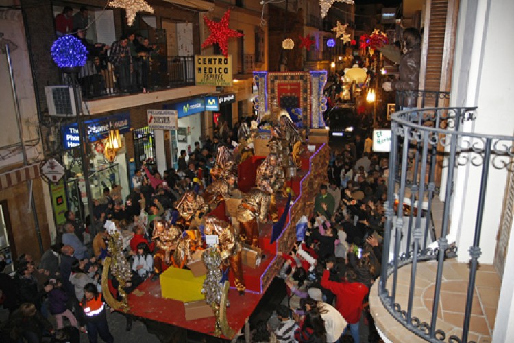 Los Reyes Magos dejaron miles de regalos en las calles