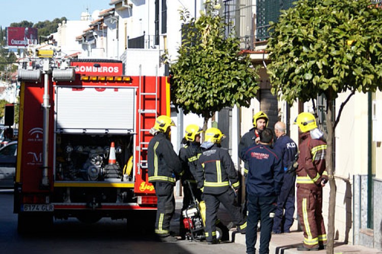 Fallece un hombre en el incendio de una vivienda en la calle Antonio Ordóñez